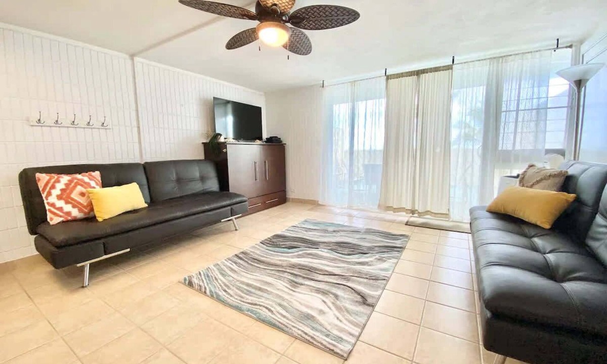 Punaluu Condo | Beachfront Condo with Stunning Ocean View