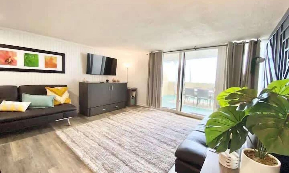 Punaluu Condo | Beachfront Condo with Stunning Views