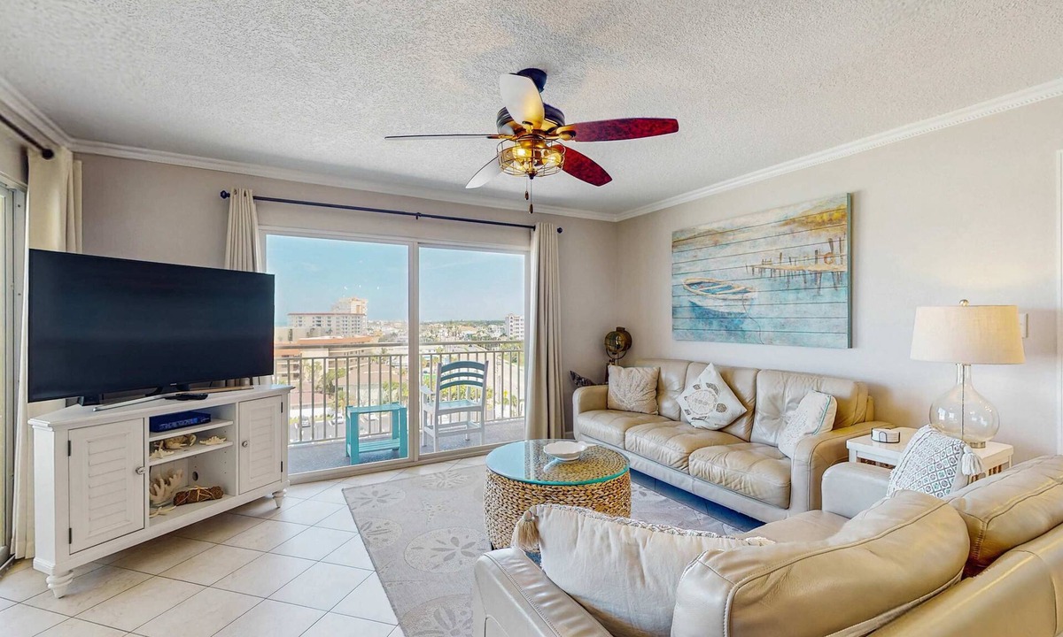 Redington Shores Condo | Beachfront corner condo w private balcony heated pool hot tub picnic tables