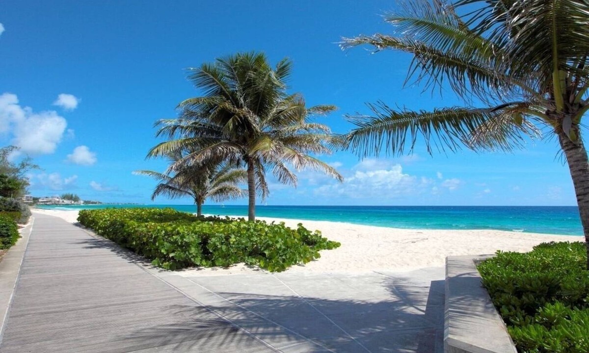 Saint Lawrence Apartment | Beachfront Cosy And Romantic Condo - Nautilus 1 Bedroom Apts by Bluescape