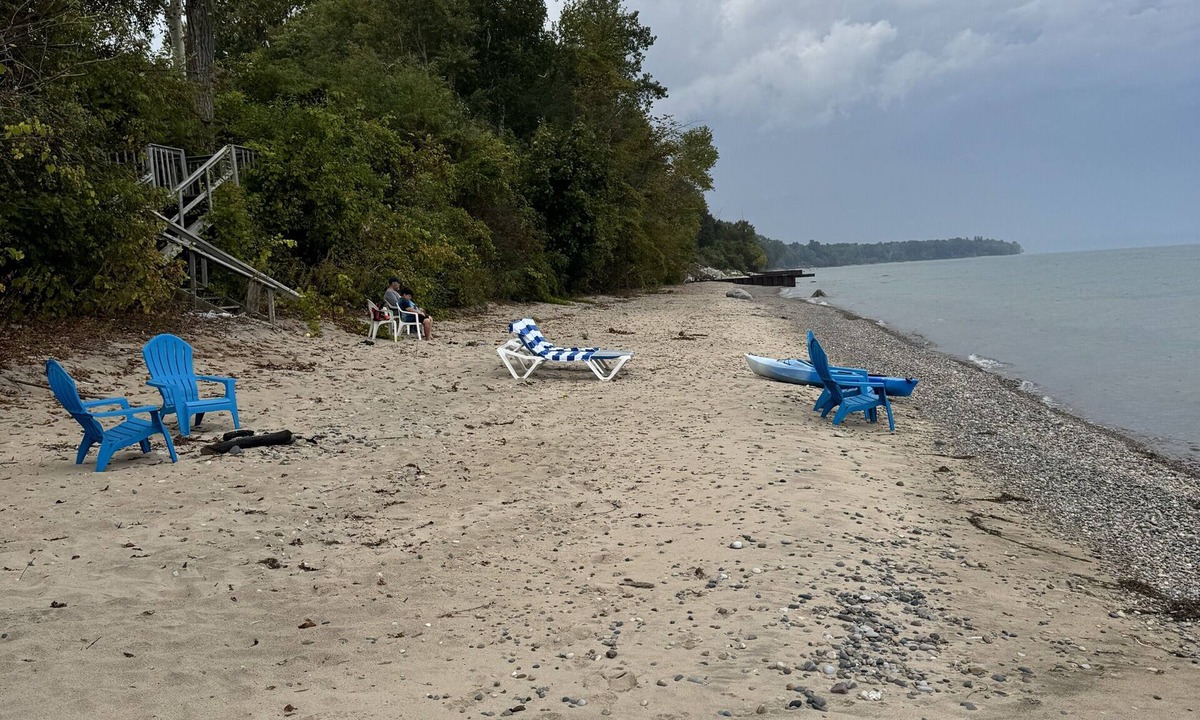 Lexington Cabin | Beachfront cottage in Lexington with AC, shared Hot Tub & Pool on Lake Huron