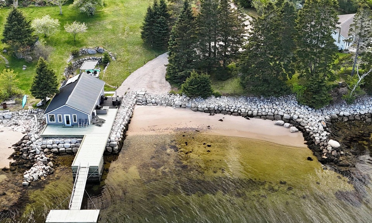 Ingramport Cottage | Beachfront Cottage on Beautiful St Margarets Bay - Ingramport, Nova Scotia