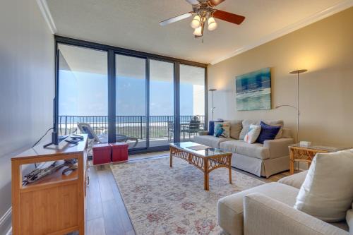 Dauphin Island House | Beachfront Dauphin Island Condo w/2 Pools & Sauna