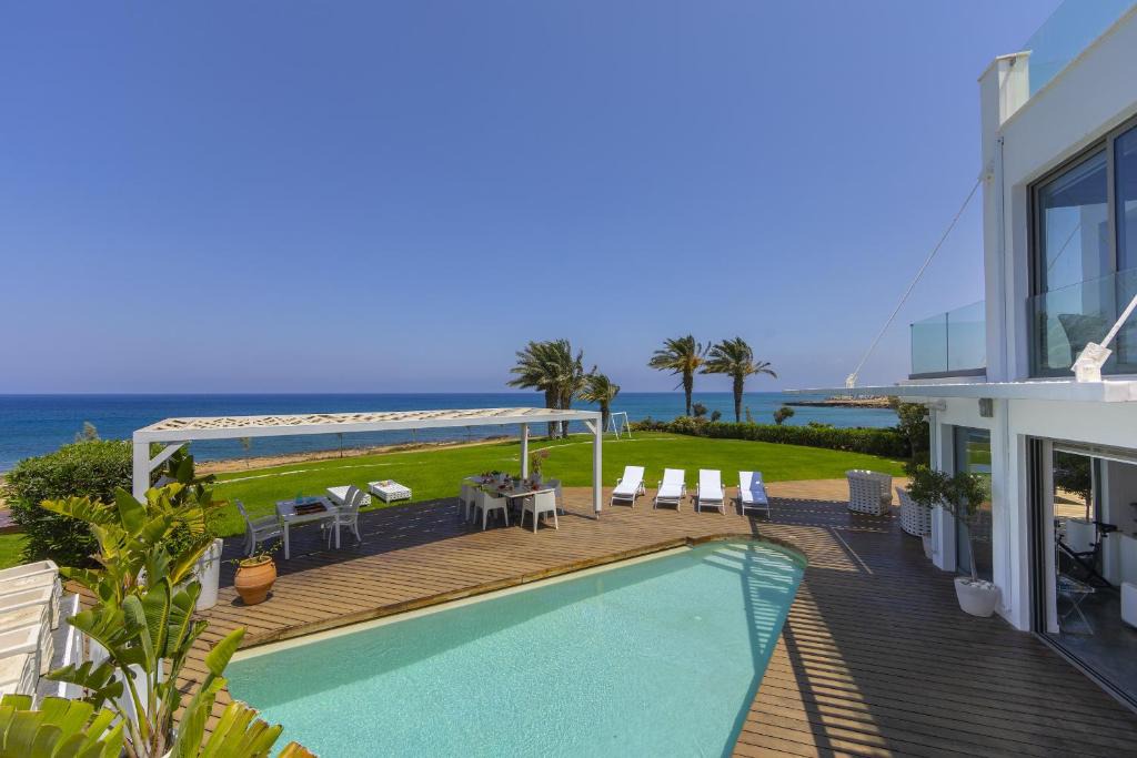 Pernera Villa | Beachfront Dream Villa