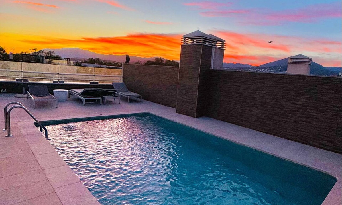 Puerto Banus Apartment | Beachfront duplex penthouse with private pool, 5' from Puerto Banus