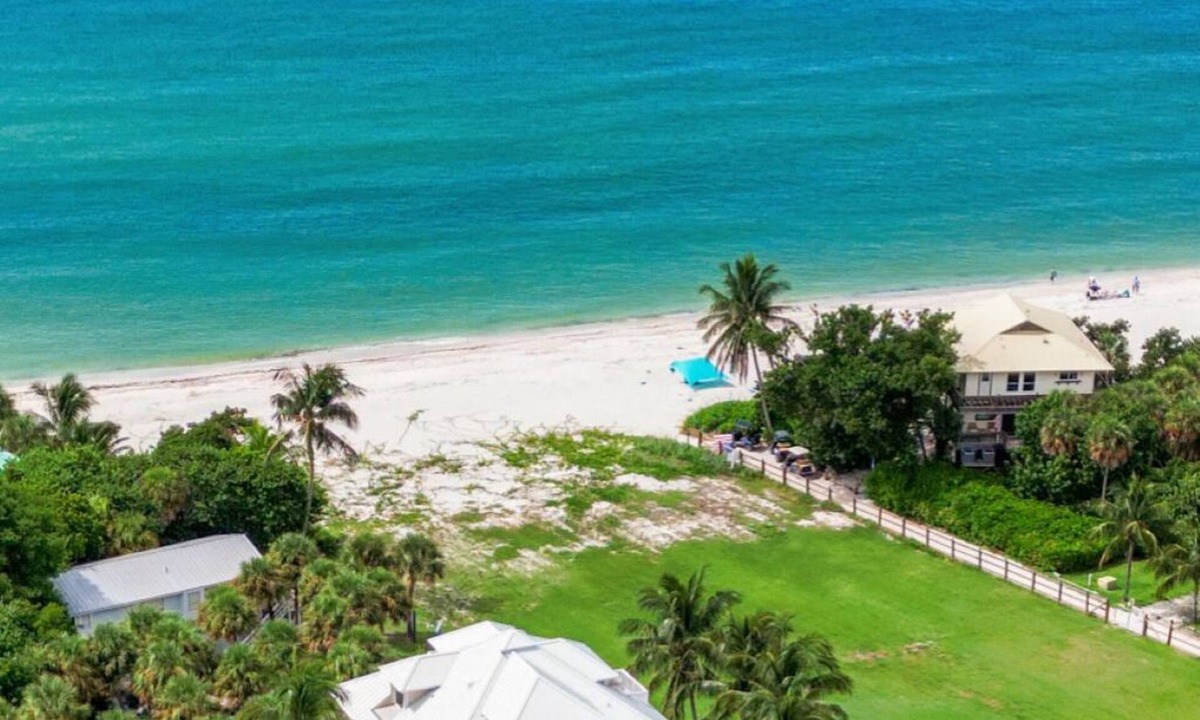 Jose's Hideaway House | ☀︎🏝⛱︎ Beachfront Elegance⛱︎🏝☀︎ [2026 Spring + Summer Weeks Available Now!]