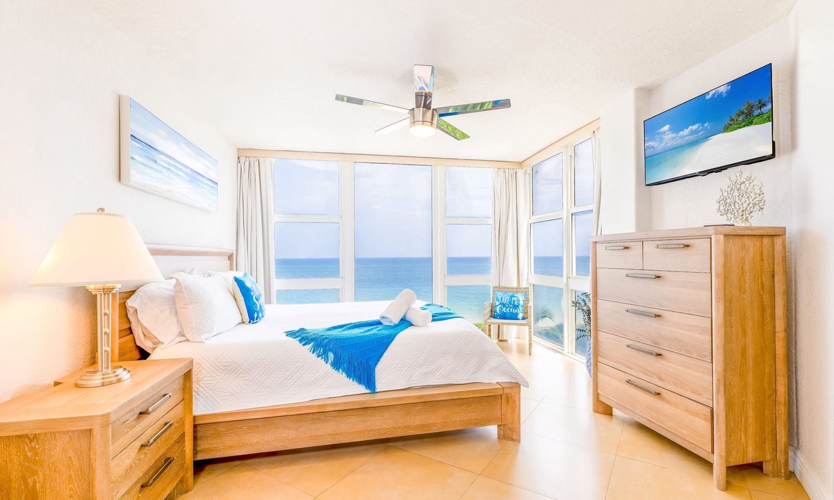 Galt Mile Apartment | Beachfront Escape Pool Stunning Beach Views