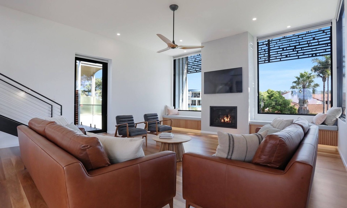 Merimbula House | Beachfront Escape - 6 bedroom home with a private pool & beach access - 2nights
