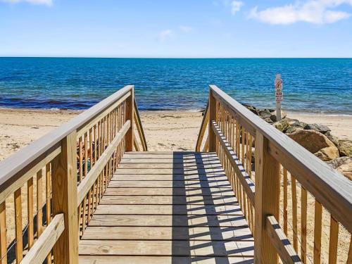 Dennis Port House | Beachfront Escape in Dennis Port