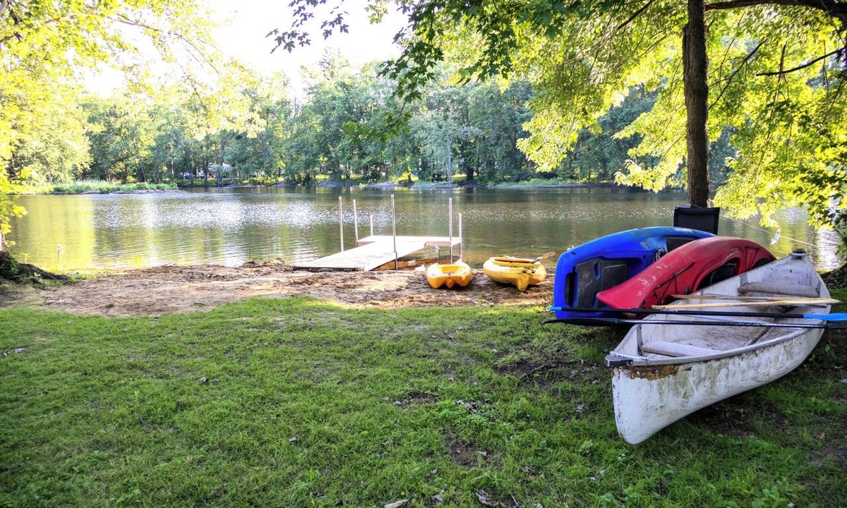 Marmora Cottage | Beachfront escape w/hot tub, games garage, water toys, firepit. Family Friendly