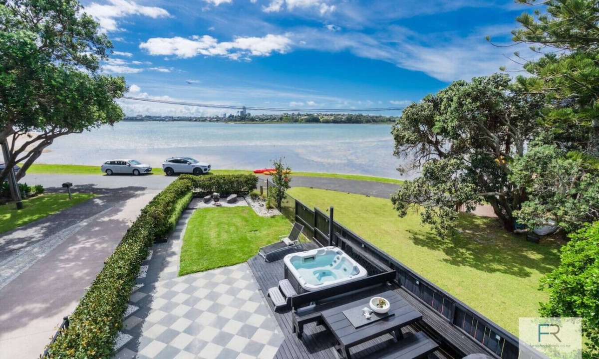 Bayswater House | Beachfront Executive Home in Bayswater| by Furnished Rentals
