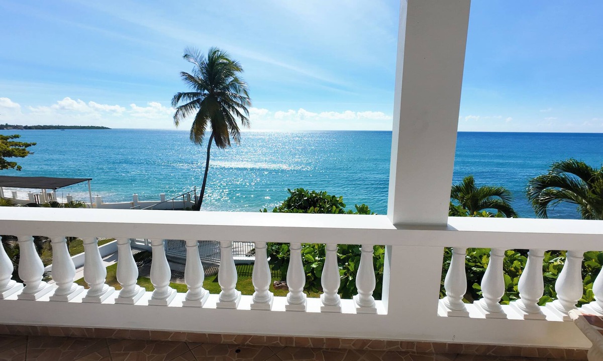 Bajo House | BEACHFRONT Gated "Beach Bliss" House, Directly On The Beach