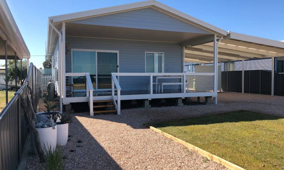 Clinton House | Beachfront Gem | Cast a Line at 29