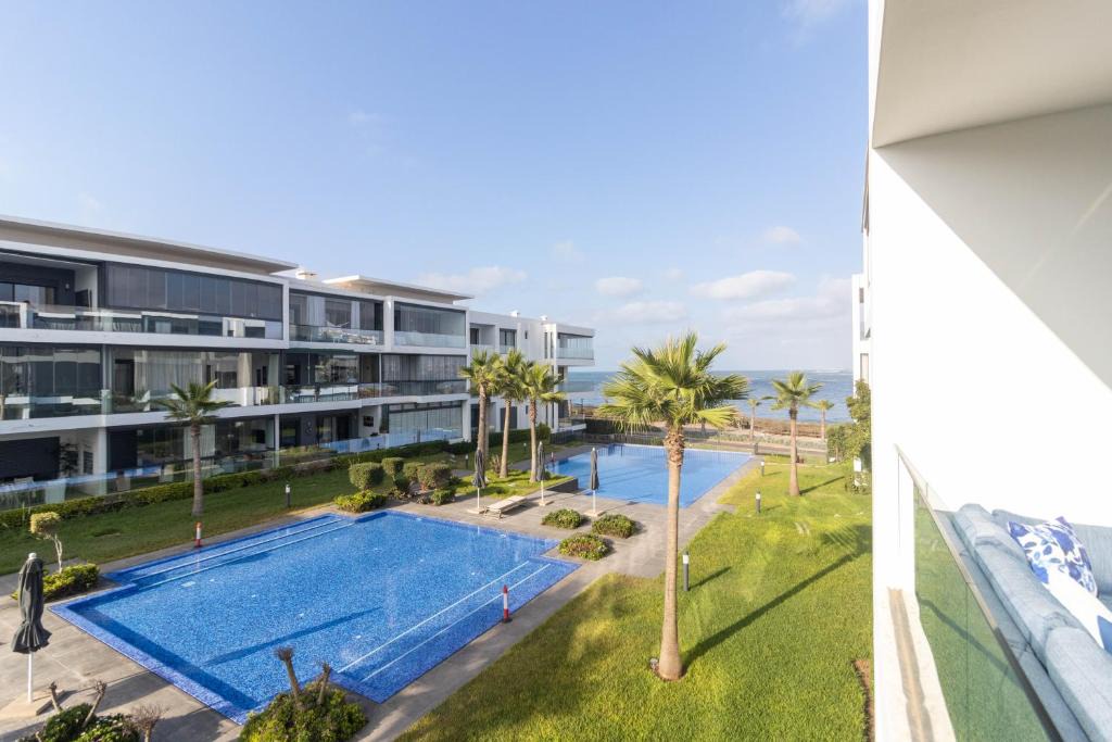 Tamariss Apartment | Beachfront gem with pool gym
