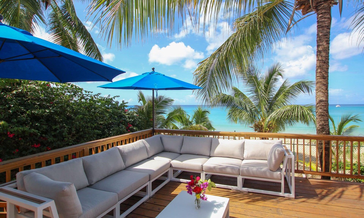 Lower Carlton House | Beachfront Getaway on Perfect Beach - Chateau Monique (3 bed)
