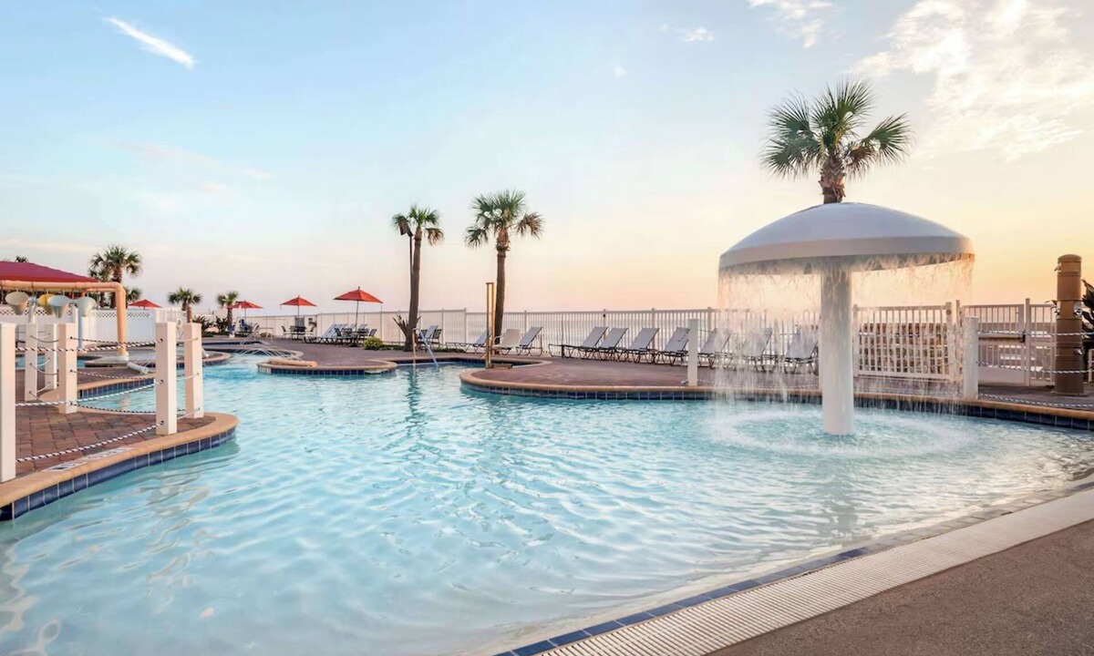 Ormond Beach Hotel | Beachfront Getaway w/Pools, Hot Tub & Boardwalk Entertainment Nearby