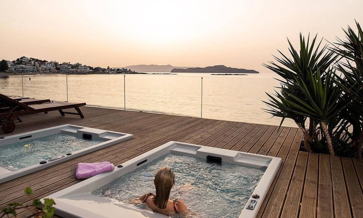 Agii Apostoli Villa | Beachfront Glaros 3 bedroom villa with outside jacuzzi