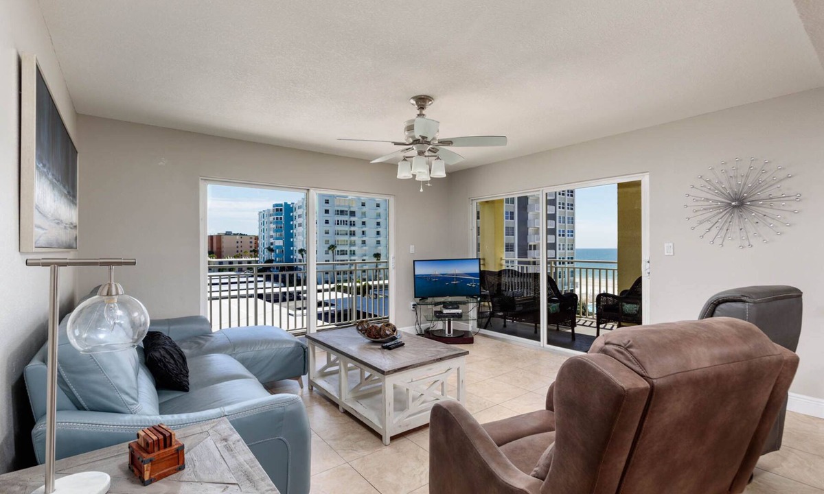 Redington Shores Apartment | Beachfront, Great Views, Heated Pool, King Bed, Balcony - 301