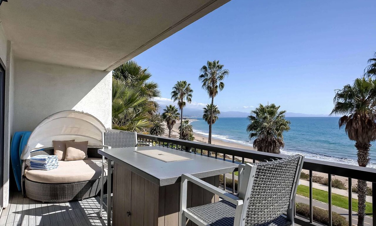 East Mesa Condo | Beachfront Hideaway in Santa Barbara - 2 bedrooms, pool, spa, across from beach, gorgeous!