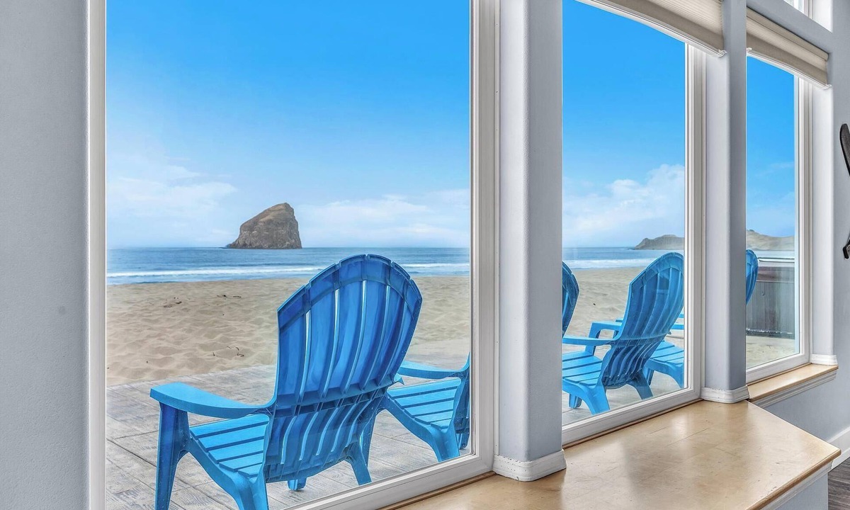 Kiwanda Shores House | Beachfront Home with a Deck on the Beach! Pet Friendly Home, Gated Community.