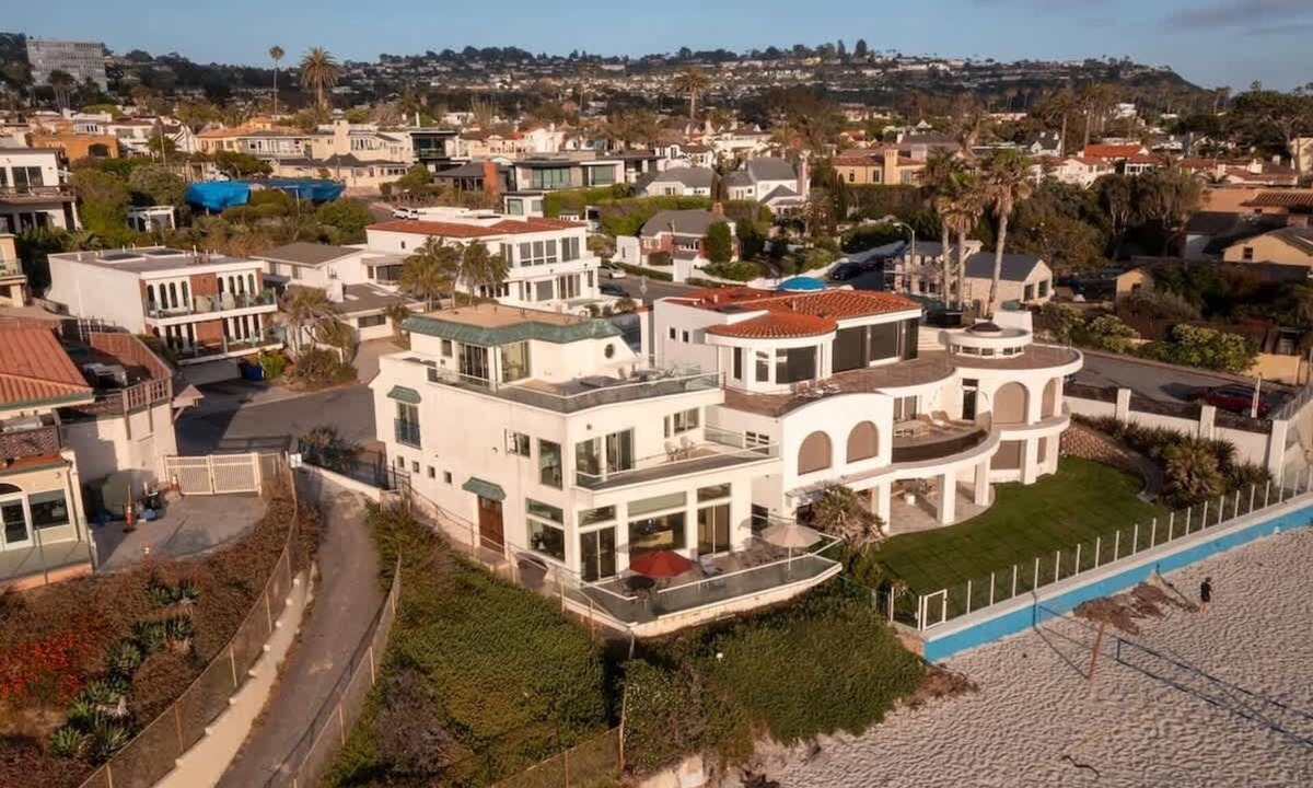 Beach Barber Tract House | Beachfront Home with 3 Large Decks, Walk to shops