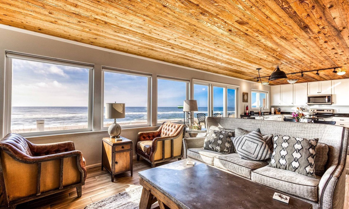 Neskowin House | Beachfront home with ocean view hot tub and wood burning fireplace dog friendly