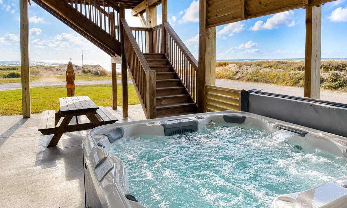 Crystal Beach House | Beachfront | Hot Tub | Pet Friendly | Sleeps 12