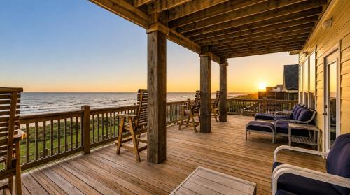 Port Bolivar Villa | Beachfront - Hot Tub - Putt Putt - Fire Pit - Pet Friendly