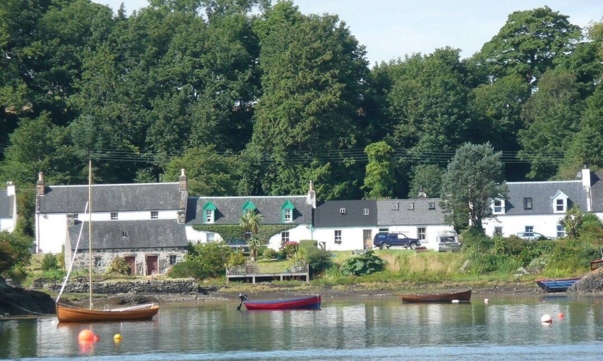 Plockton House | BEACHFRONT HOUSE IN PLOCKTON; 3 Beds; Long Stay, 50% Discount; near Isle of Skye