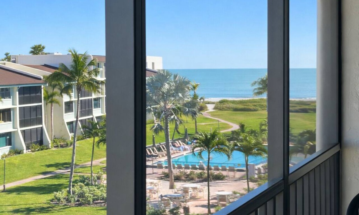 Sanibel Condo | Beachfront Loggerhead Cay 264 —Sunrise & Gulf Water Views, heated Pool, Pickleball & Tennis, Bikes + Beach Gear.