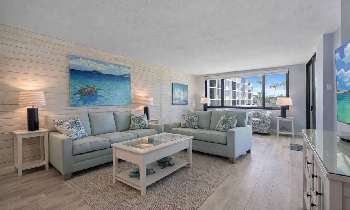 Sanibel Condo | Beachfront Loggerhead Cay 332— Heated Pool, Tennis & Pickleball, 3 Bikes + Beach Gear. Weekly Stays