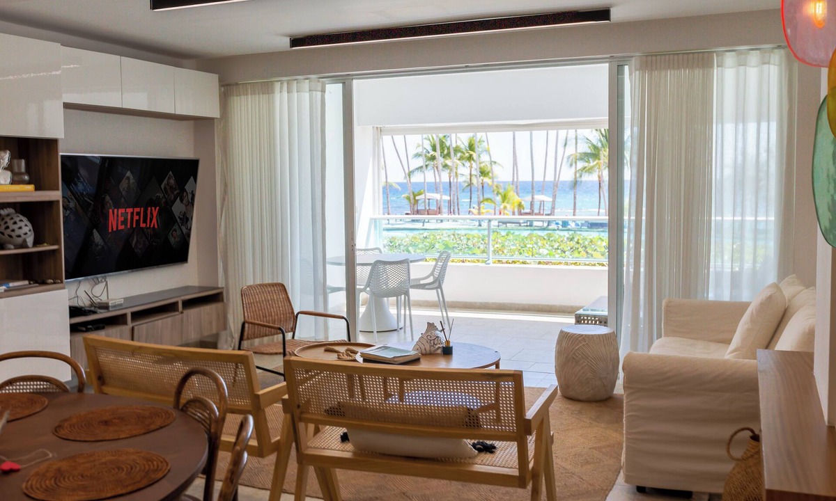 Villas Del Mar Apartment | Beachfront Luxury | 60”TV | FullKitchen| Marbella