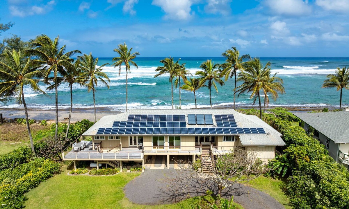 Wainiha House | Beachfront Luxury Dream House with A/C & Gym!