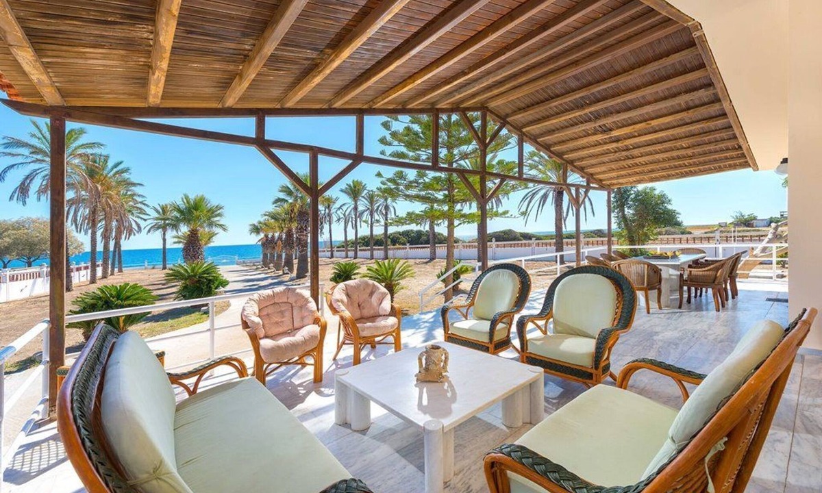 South Rhodes Villa | Beachfront Luxury Rhodes Villa | 5 bedrooms sleeps 14 | Villa Maria | Kiotari