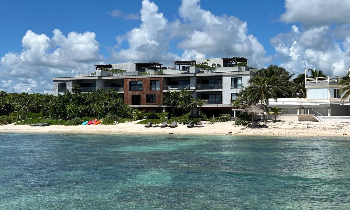 Soliman Bay Apartment | Beachfront Luxury + Rooftop Oasis Tankah Bay