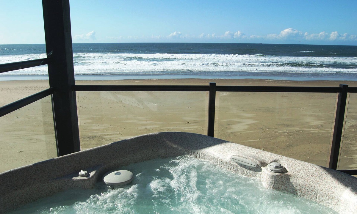 Lincoln City Hotel | Beachfront Manor Hotel