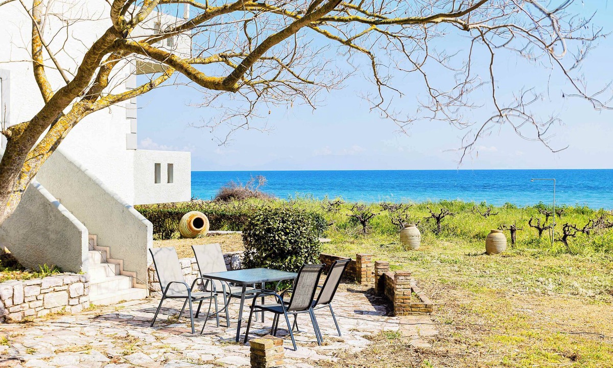 Pylos-Nestoras Apartment | Beachfront Nest Memi, Koroni-Seaheaven House B2