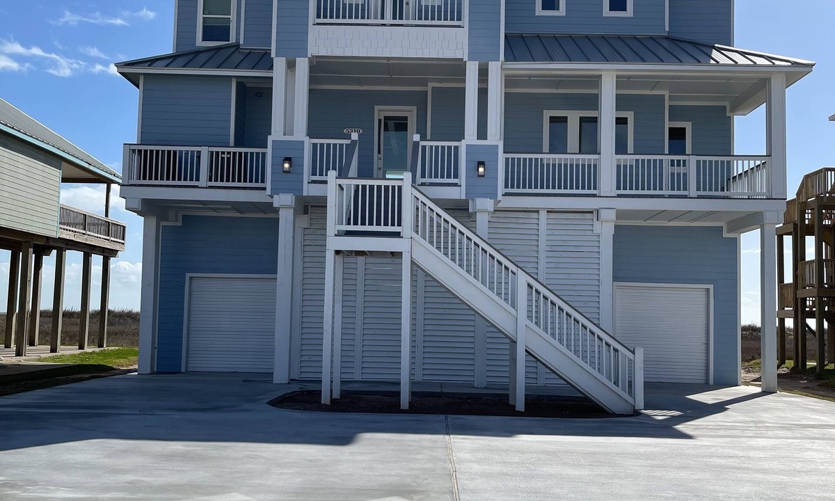 Freeport House | Beachfront NEW Luxury Build-4B, 4.5B, Elevator, near Surfside Beach, Freeport TX