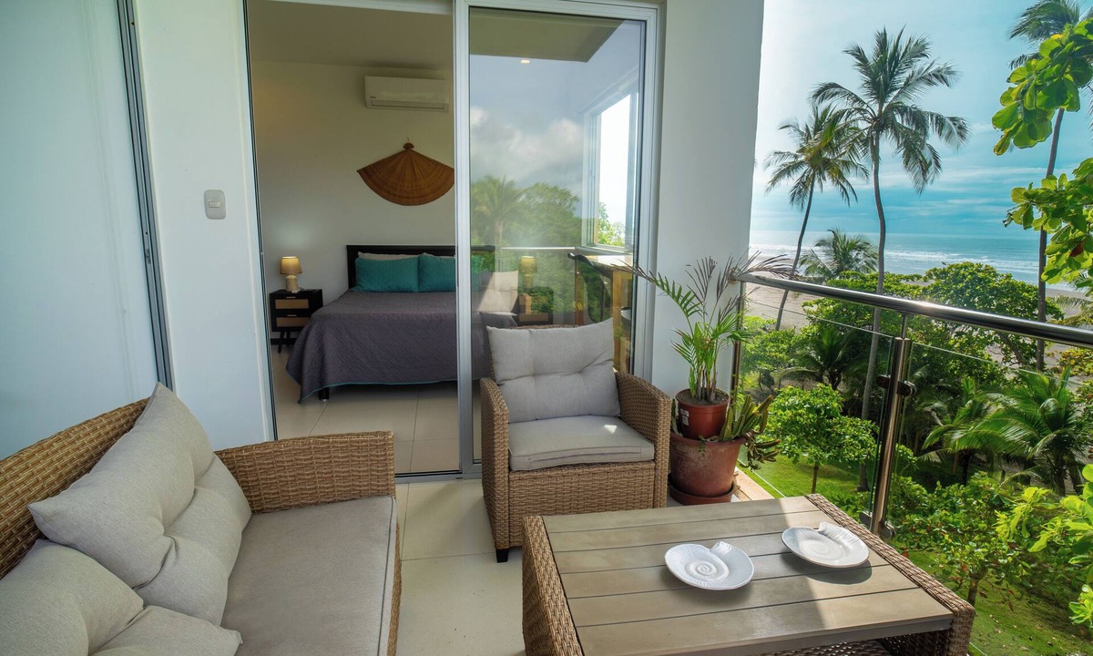 Parrita House | Beachfront Ocean-View Apartment in Gated Community