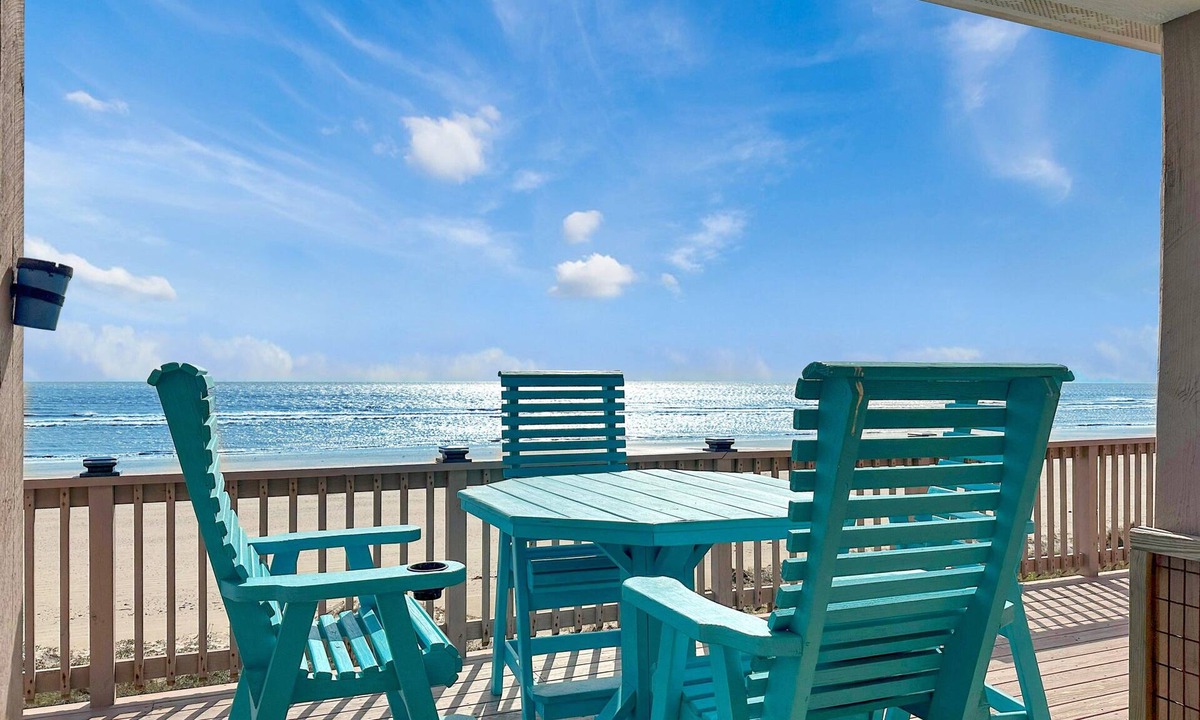Port Bolivar House | Beachfront | Ocean Views, Deck & Gaming Console