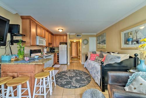 Galveston House | Beachfront Paradise! Condo w/Pool in Galveston