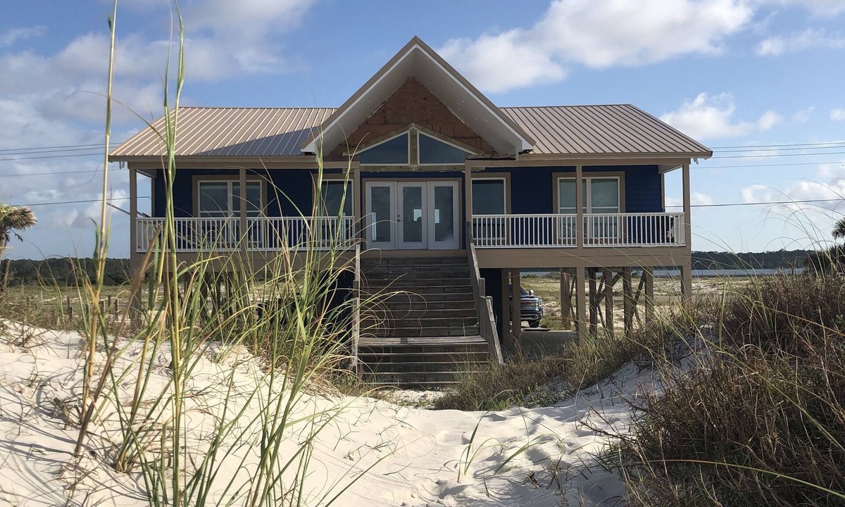 Gulf Shores House | Beachfront Paradise! Beautiful open floorplan Gulf Shores Beach House