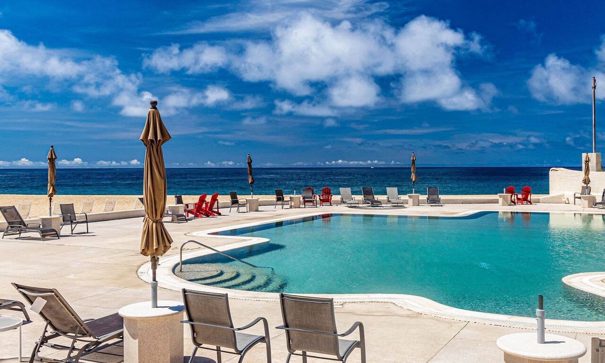Centro Condo | Beachfront Patio on Sand, Pool & Ocean Views