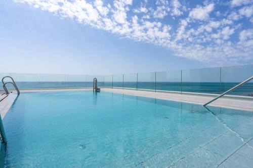 Carretera de Cadiz Apartment | Beachfront Penthouse & Pool by ELE Apartments