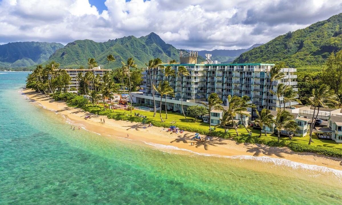 Punaluu Condo | Beachfront Penthouse w/3 Lanais on O’ahu!