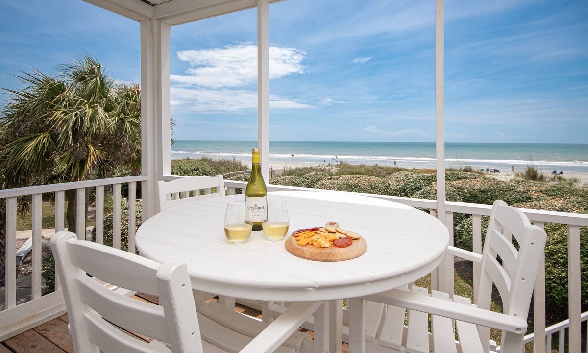 Garden City House | Beachfront-Pet Friendly-Heated Pool Apr to Oct