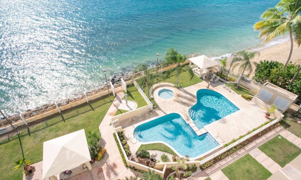 Stella Apartment | Beachfront Petite Paradise unit at Pelican Reef 103