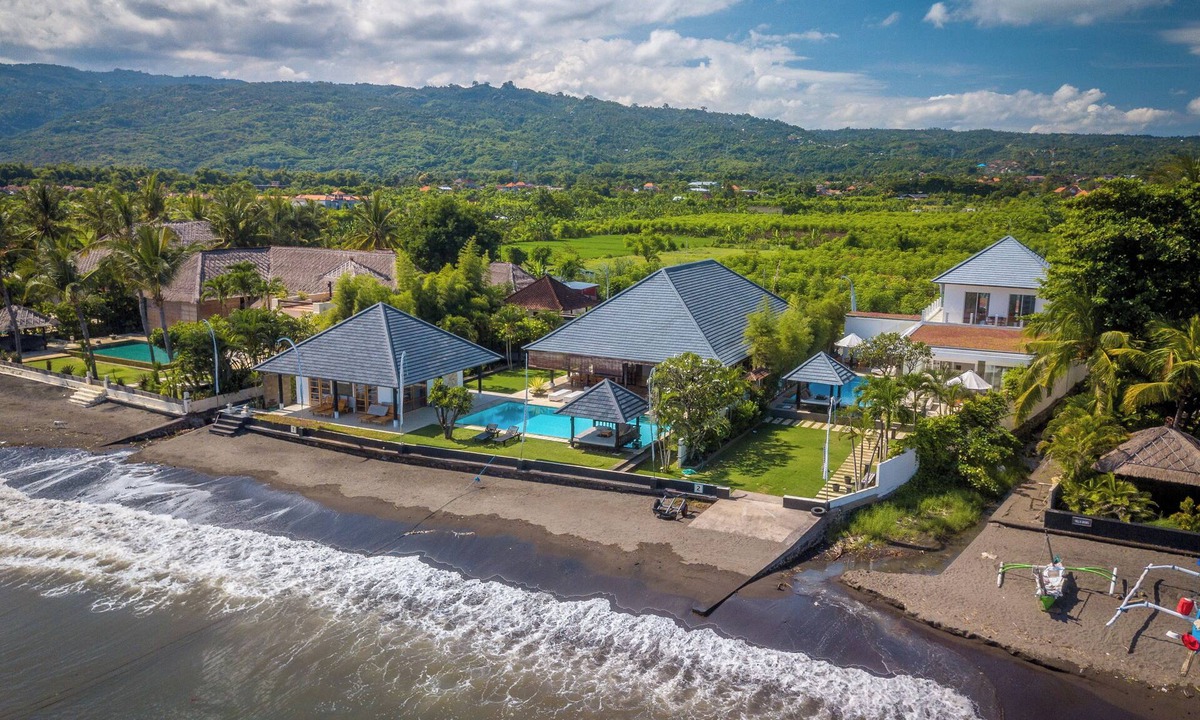 Dencarik Villa | Beachfront pool villa: Free welcome dinner!