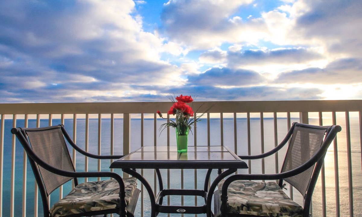Miramar Beach Condo | Beachfront - Private Parking - Free beach chair service - Pickleball Courts