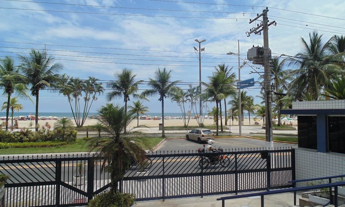 Guilhermina Apartment | Beachfront property next to the Guilhermina street market, high standard.